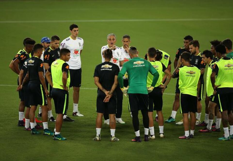 La Verdeamarela es favorita para sumar tres puntos rumbo a Rusia (MARCELO SAYÃO. EFE)