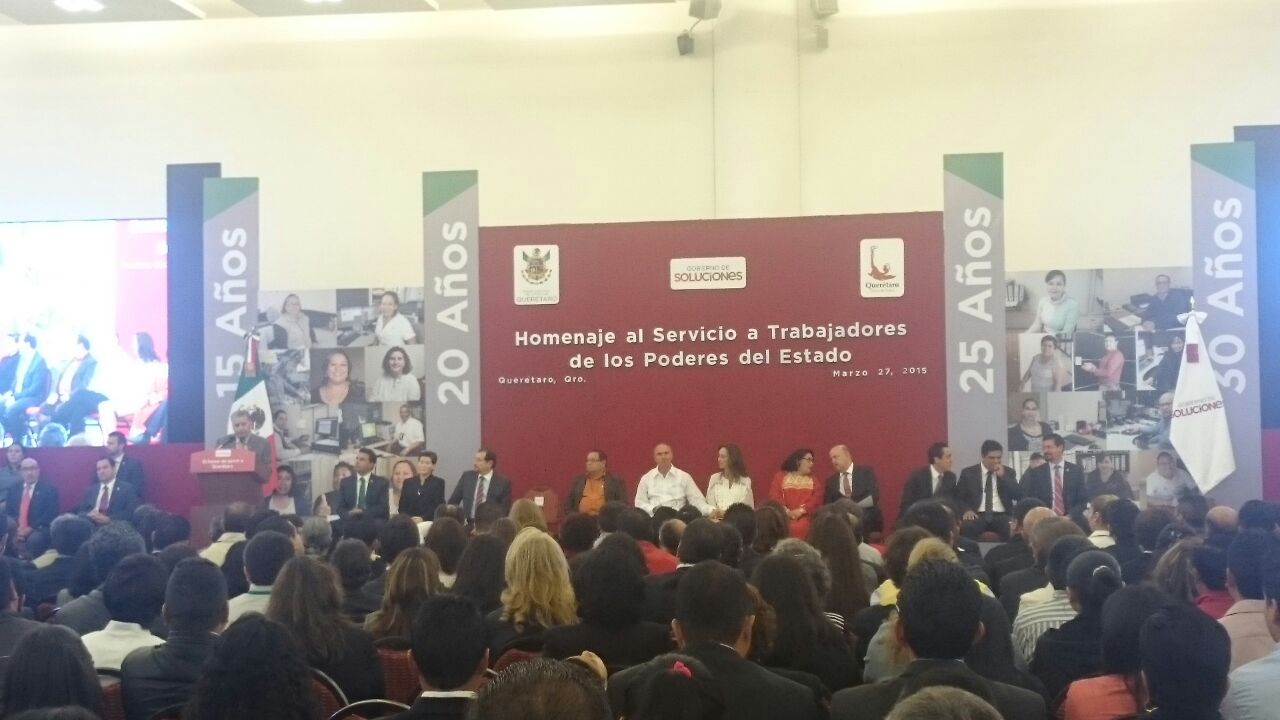 Reconocen años de servicio