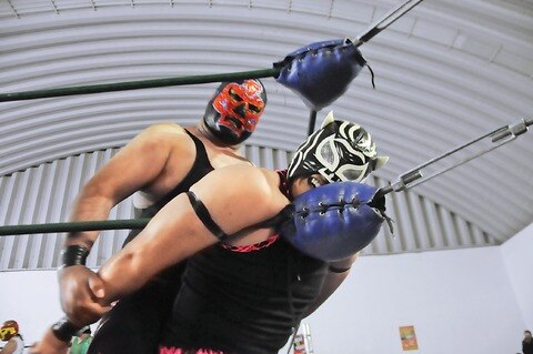 Fiesta de lucha libre en el Tintero