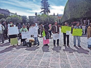 Habitantes exigen en El Marqués electricidad