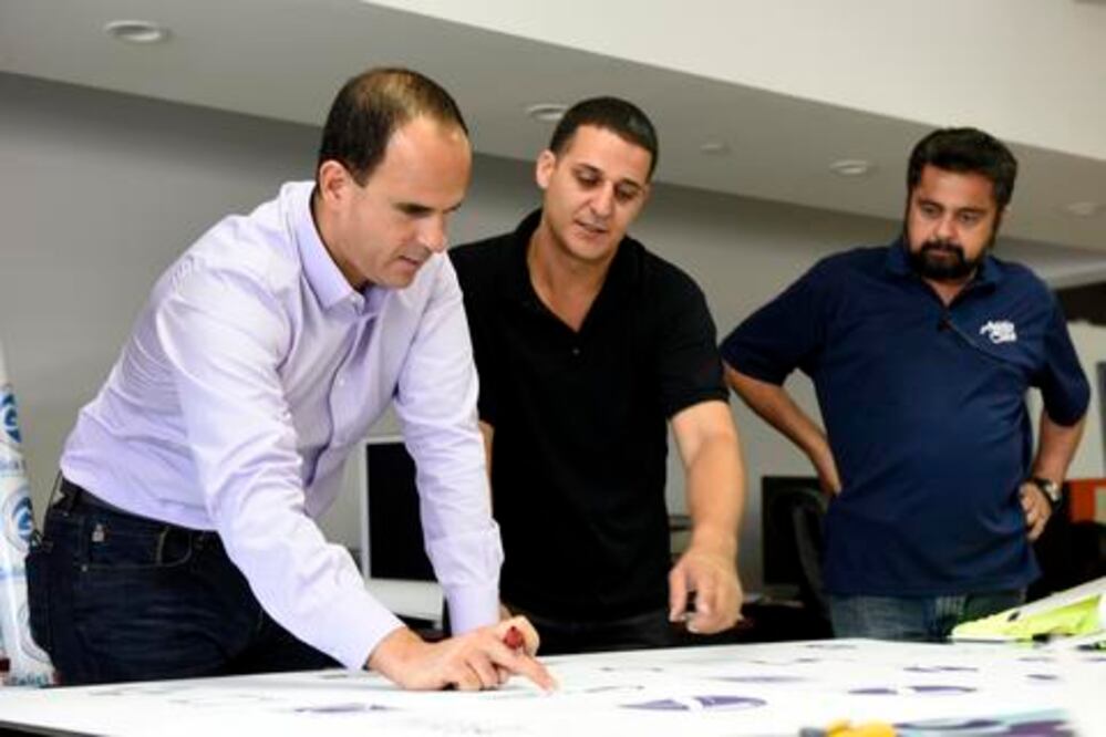 El socio muestra cómo se rescatan negocios, no familias