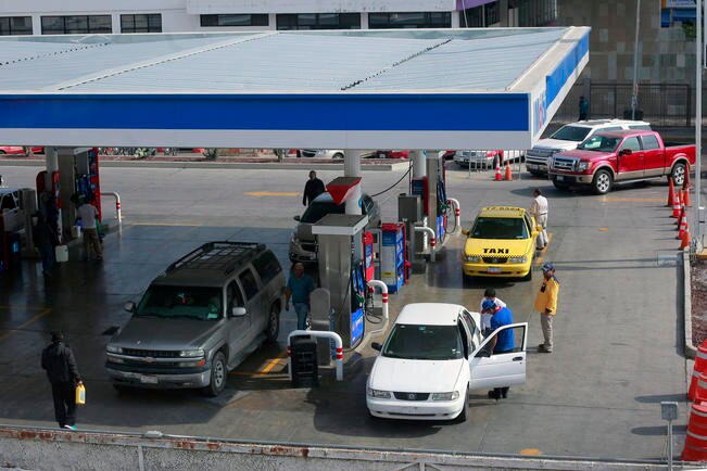 Pemex reduce 100 viajes de combustible