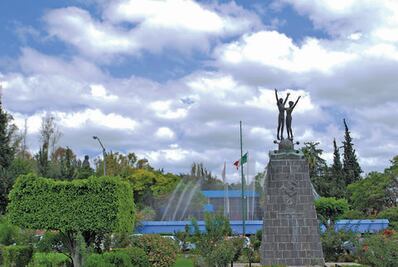 Pide rector de la UAQ que no haya recorte