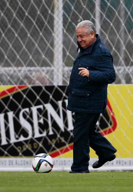 Líder de futbol de Ecuador, al banquillo