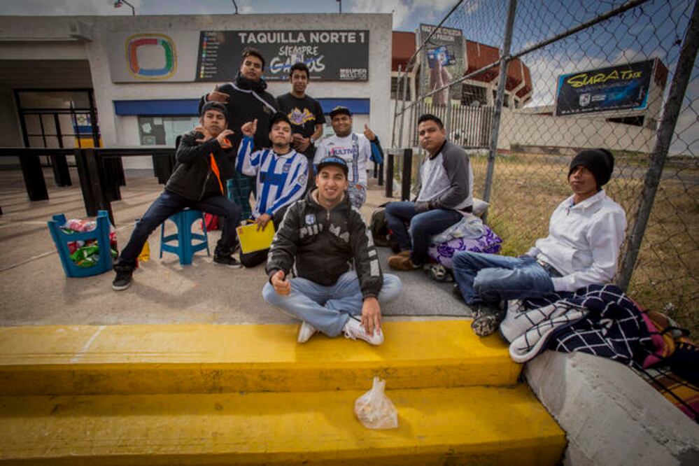 Desde la cinco de la mañana de este jueves, los seguidores del equipo queretano comenzaron a llegar al estadio para alcanzar lugar cuando inicie la venta (FOTOS: DEMIAN CHÁVEZ. EL UNIVERSAL)