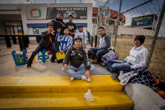 Desde la cinco de la mañana de este jueves, los seguidores del equipo queretano comenzaron a llegar al estadio para alcanzar lugar cuando inicie la venta (FOTOS: DEMIAN CHÁVEZ. EL UNIVERSAL)