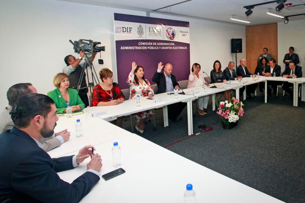 Con voto unánime de la Comisión de Gobernación, Administración Pública y Asuntos Electorales se avaló el dictamen; en la sesión, Karina Castro, presidenta del DIF estatal, afirma que están preparados para los cambios. (ESPECIAL)