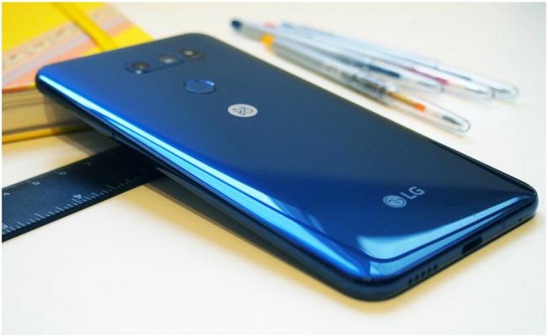 El teléfono analiza imágenes en su base de datos para determinar en qué se enfoca la cámara y así recomendar la mejor configuración