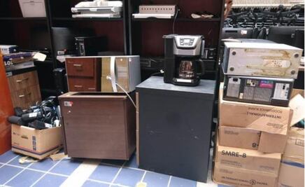 PRI en San Lázaro regala muebles y hasta cafeteras que ya no utiliza