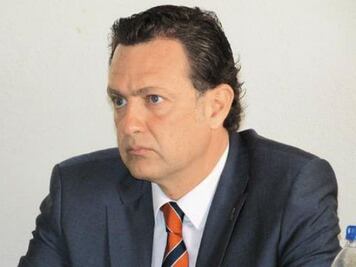 Ajustan crecimiento económico