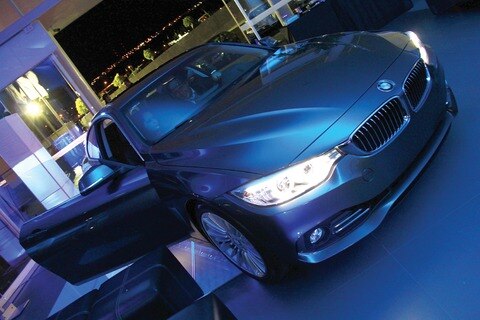 Divertido lanzamiento de autos