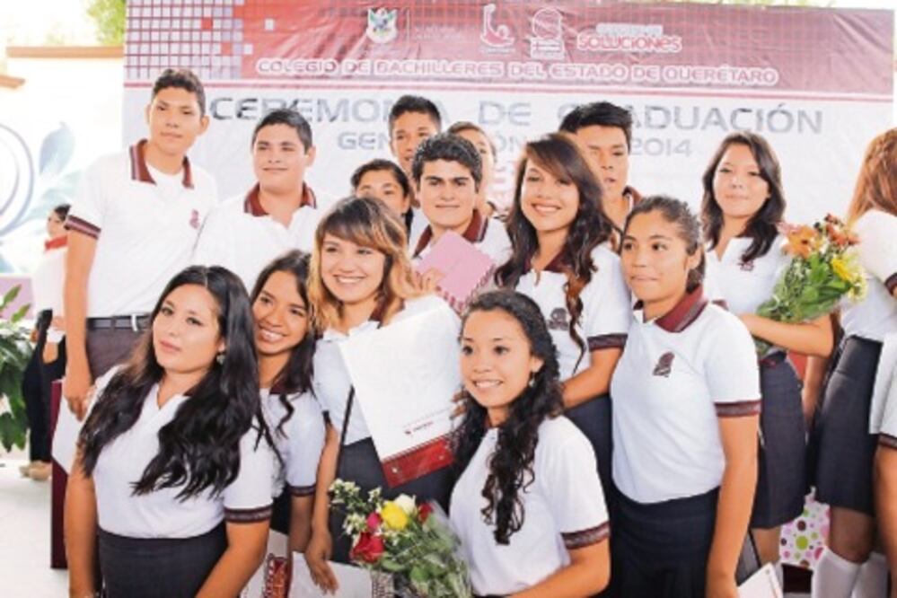 Egresan 223 estudiantes del bachilleres de Jalpan