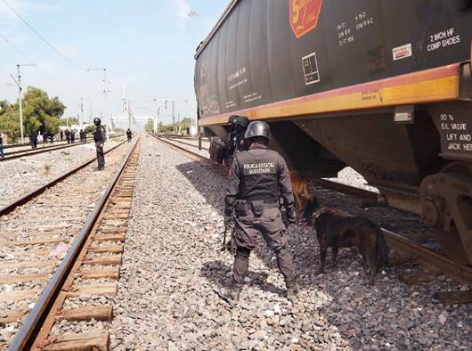 Policías frustran robo a tren