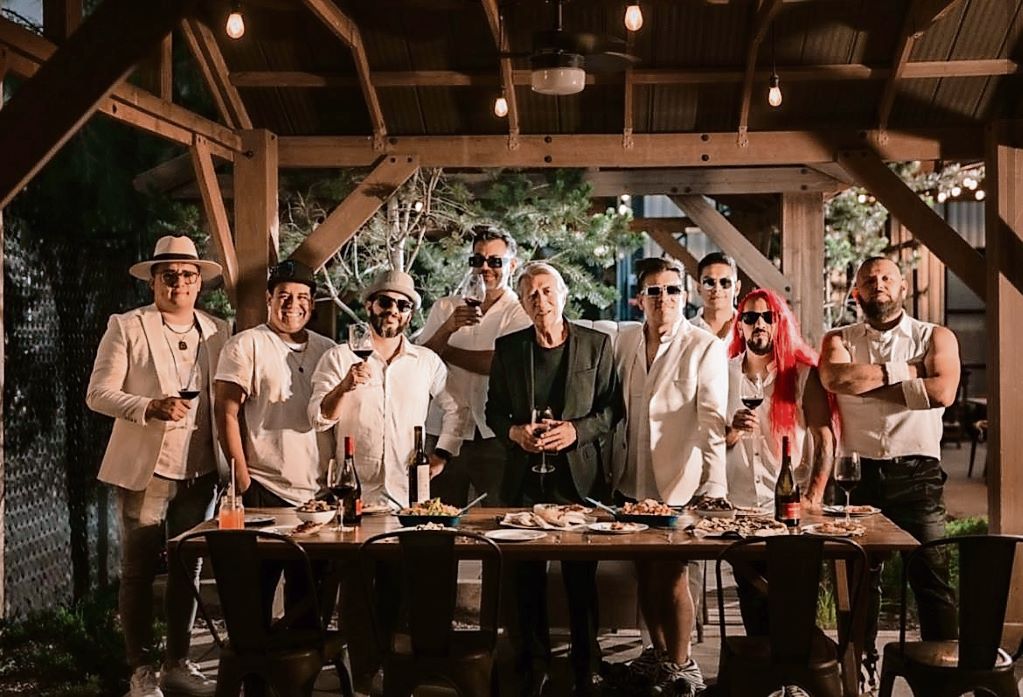 La Santísima Voladora une estilos y géneros con José Napoleón. Foto: Especial