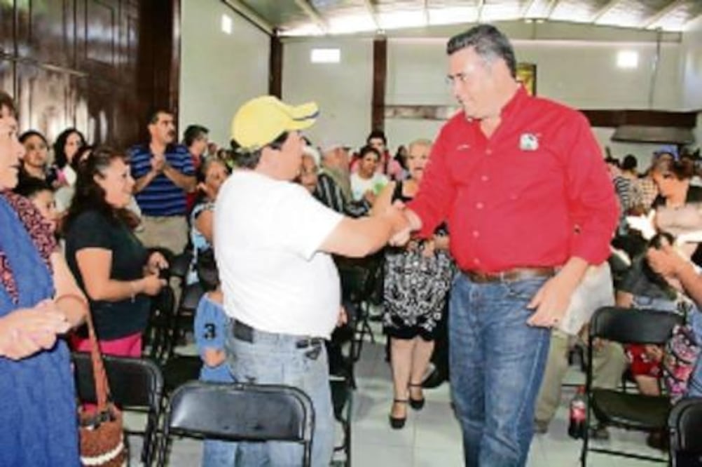 Abanderado defiende predial gratis 