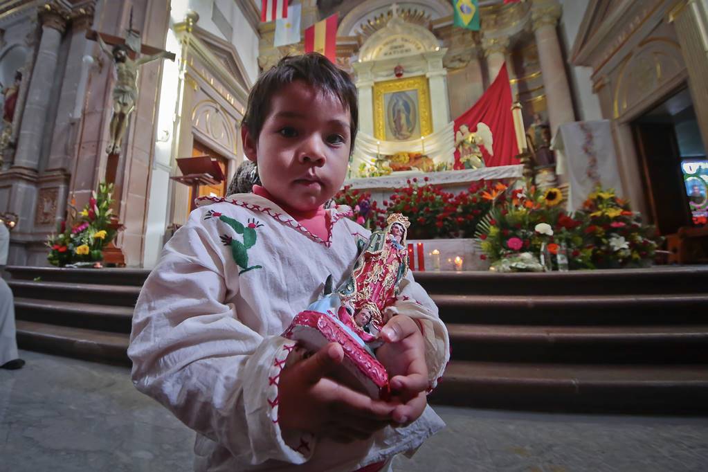 Feligreses demuestran su fervor