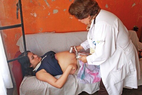 Buscan regular practica de maternidad subrogada