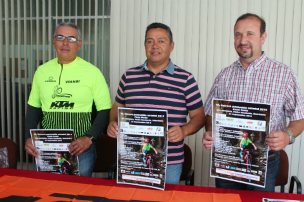 Ciclistas, a rodar en San Clemente