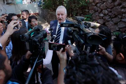 Vega Carriles reduce 30% su salario