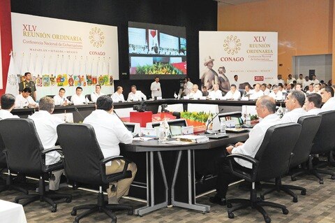 Asiste Calzada a reunión de Conago