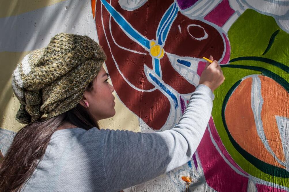 Malú y Román emprendieron este proyecto con otros colaboradores para crear un mural en el que personas de todas las edades pudieran sentirse identificadas con su país por medio de la pintura. En Octubre de 2016, ambos artistas participaron de manera individual en una exposición sobre el juguete mexicano, fue ahí donde el talento los unió.