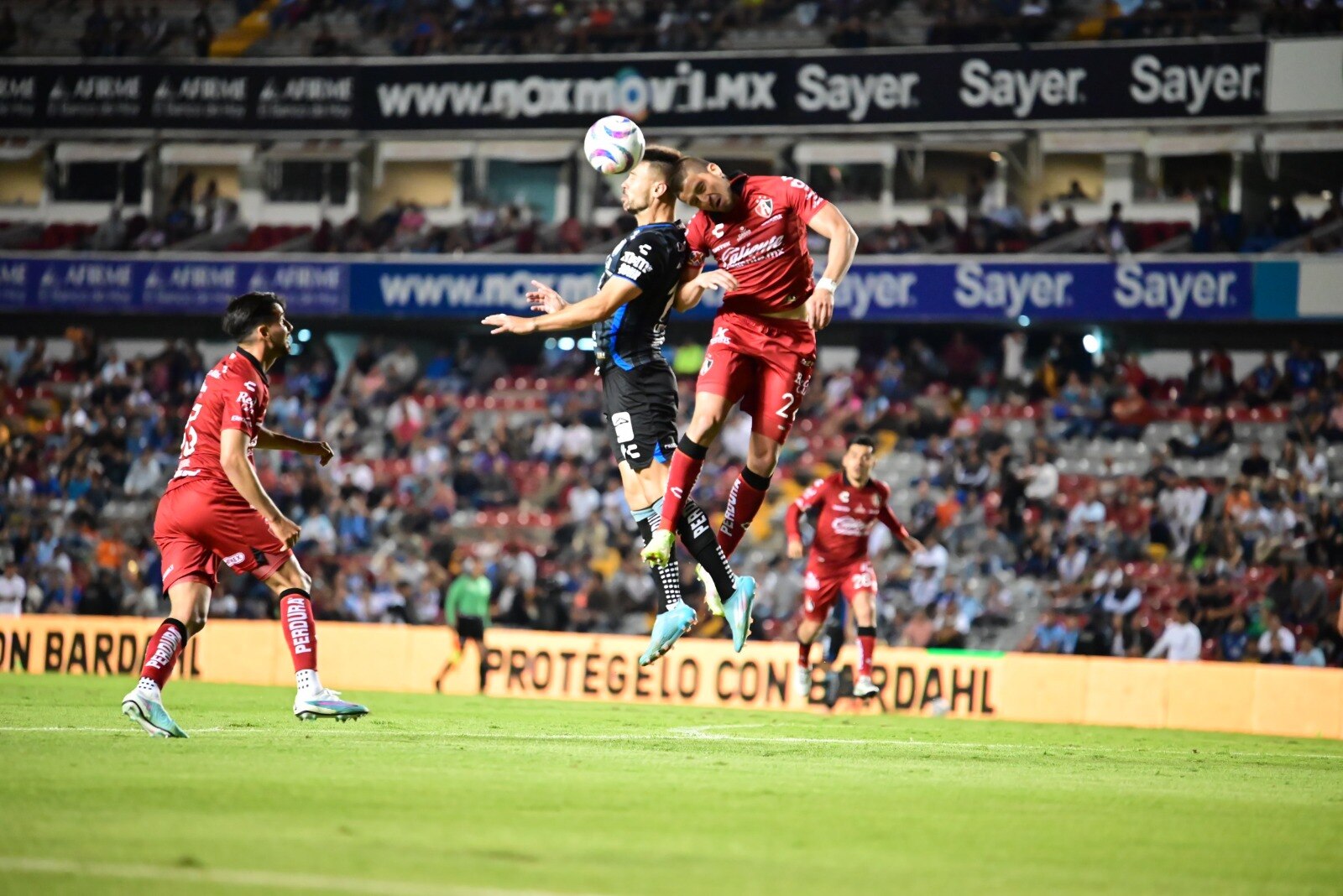 Gallos Blancos se "achica" en casa; pierde contra Atlas