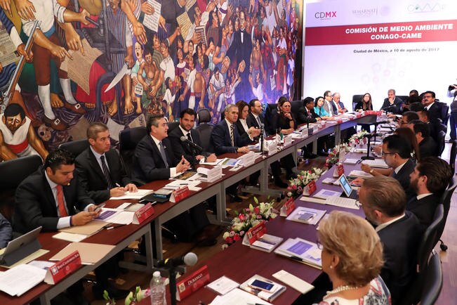 Marco del Prete, titular de la SEDESU en Querétaro, estuvo presente en la sesión extraordinaria de la CAMe junto a representantes de otras entidades. (LUCÍA GODÍNEZ. EL UNIVERSAL)