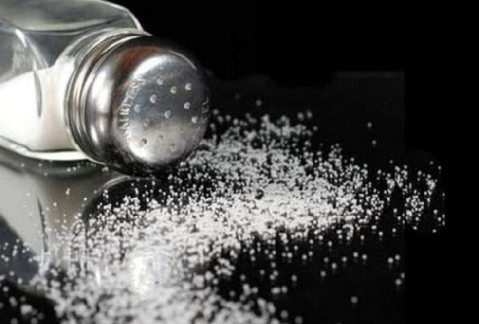 Mexicanos consumen sal en exceso