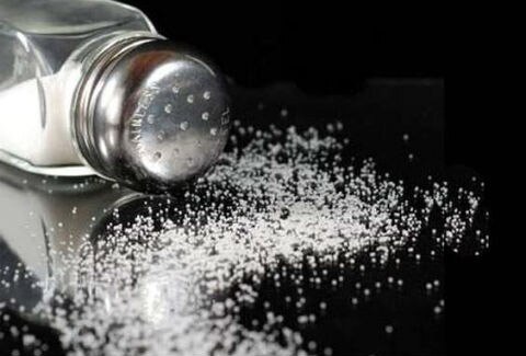 Mexicanos consumen sal en exceso