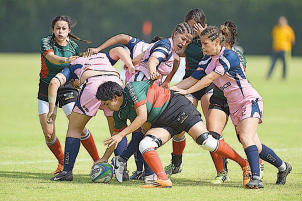 Cuatro invitados buscan sitio