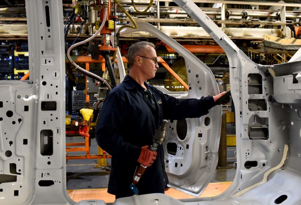 Marcha bien la industria automotriz