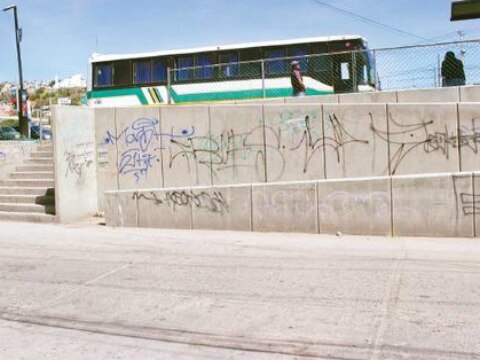 Denuncian refugio de drogadictos