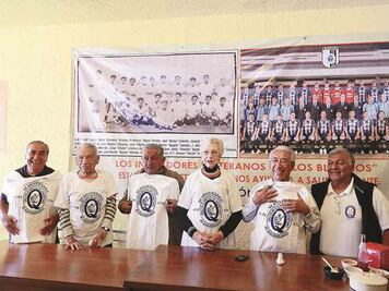 Fundadores de Gallos, orgullosos