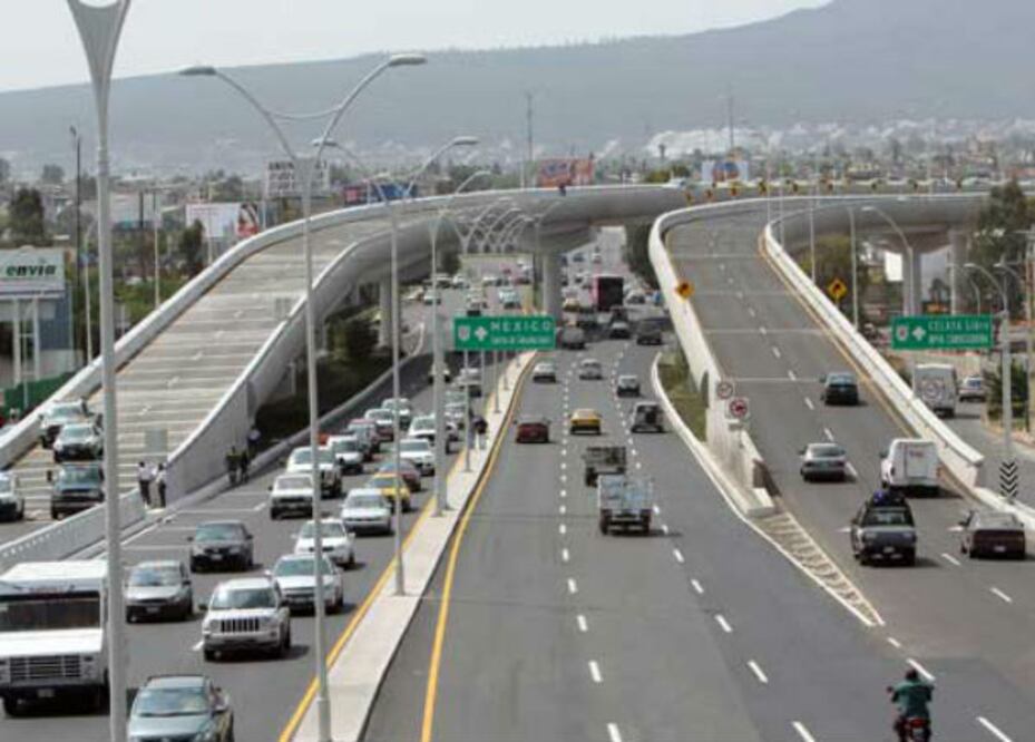 Rebasan capacidad de vialidades