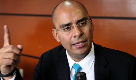 Anuncia Marcos futuros cambios en su gabinete