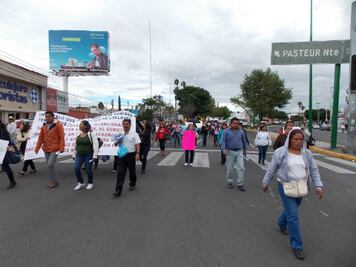 Descontarán día a maestros faltistas