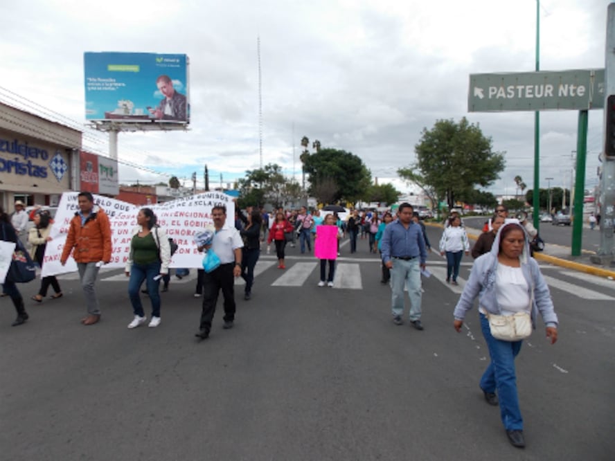 Descontarán día a maestros faltistas