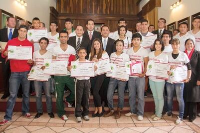 Retiran beca a atletas de alto rendimiento