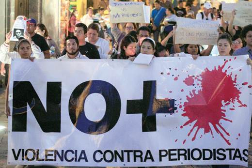 Marchan en silencio por Rubén Espinoza