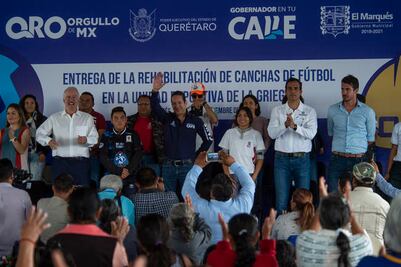 Gobernador y edil entregan cancha de futbol rápido