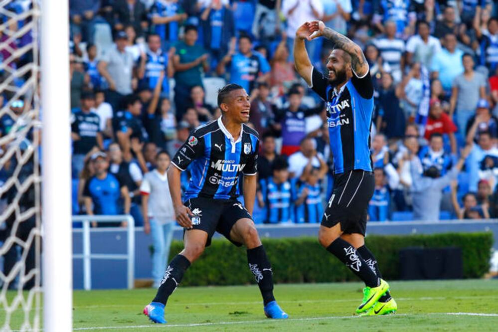 Luis Noriega (der.) buscará seguir con su racha goleadora ante Necaxa. (ISMAEL ARROYO. IMAGO 7)