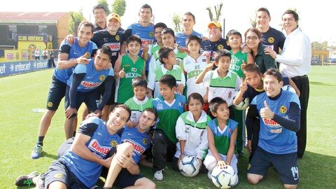 Conviven los niños triquis en el nido