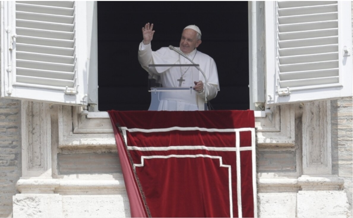 Vaticano prohíbe participar en liturgias públicas a obispo acusado de acoso