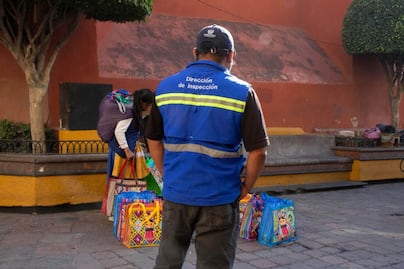 Autoridades retiran a más de 80 vendedores ambulantes del Centro Histórico de Querétaro