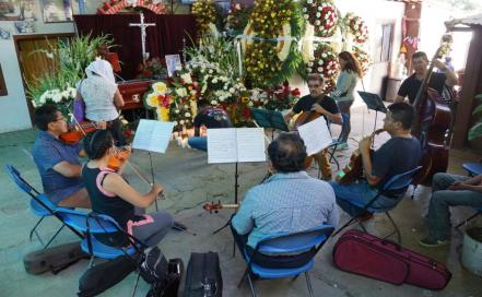 Velan a líder de banda Tierra Mojada en pueblo natal de Oaxaca
