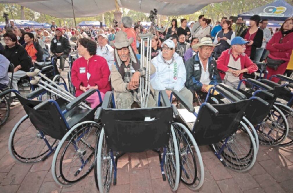 Acercan servicios a adultos mayores