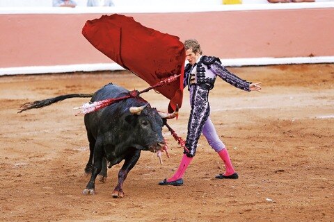 ‘El Payo’ sale a hombros en Provincia Juriquilla