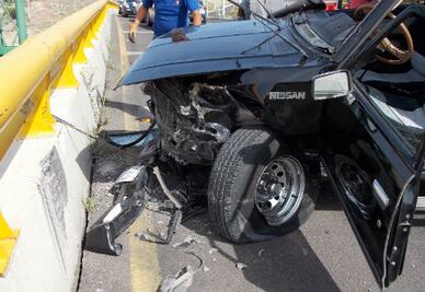 Choca conductor ebrio contra muro