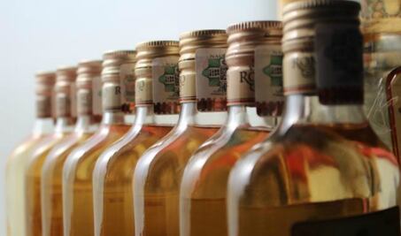 Entérate. Hallan hasta tinte para el cabello en alcohol adulterado