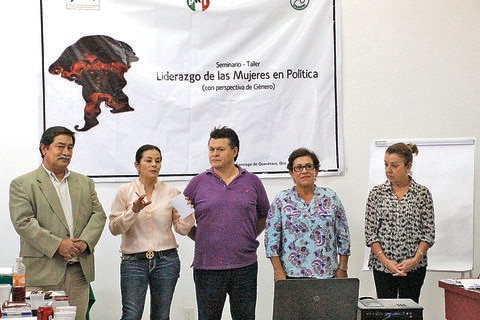 Forman a mujeres líderes en política